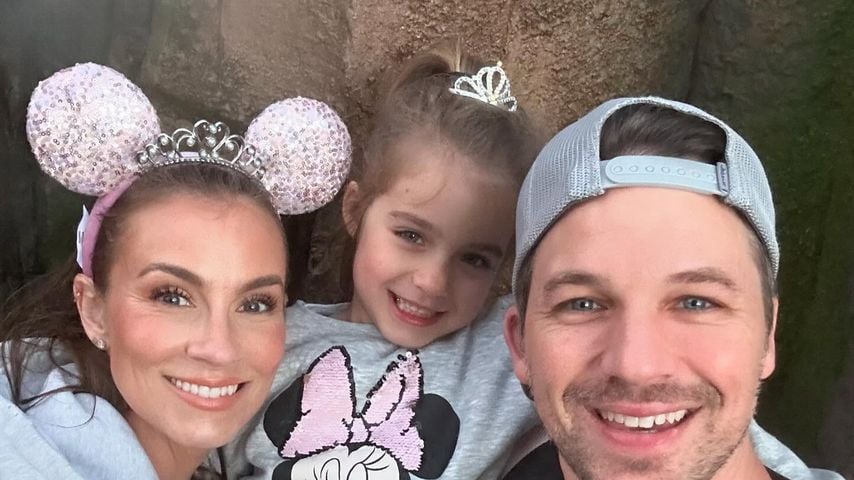 Angela Lanter und Matt Lanter mit ihrer Tochter