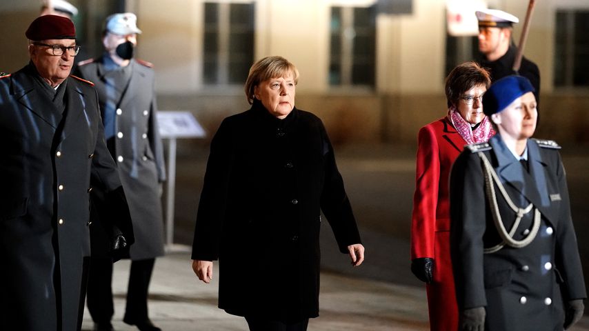 Angela Merkel beim Großen Zapfenstreich in Berlin