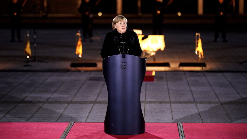 Angela Merkel beim Großen Zapfenstreich in Berlin