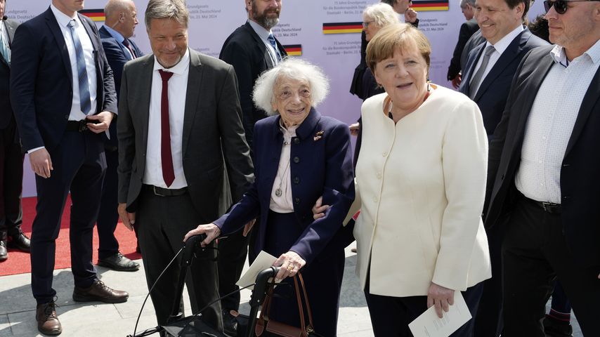 Angela Merkel spricht Margot Friedländer (†) Dankbarkeit aus