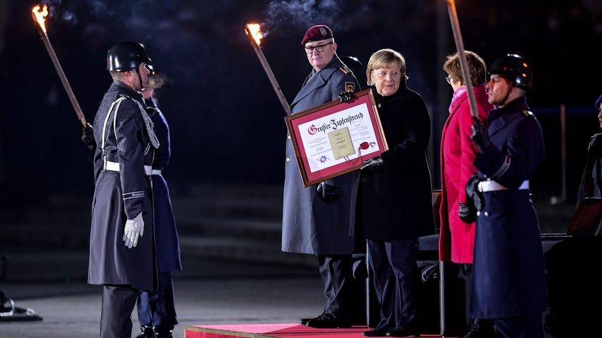Angela Merkel beim Großen Zapfenstreich