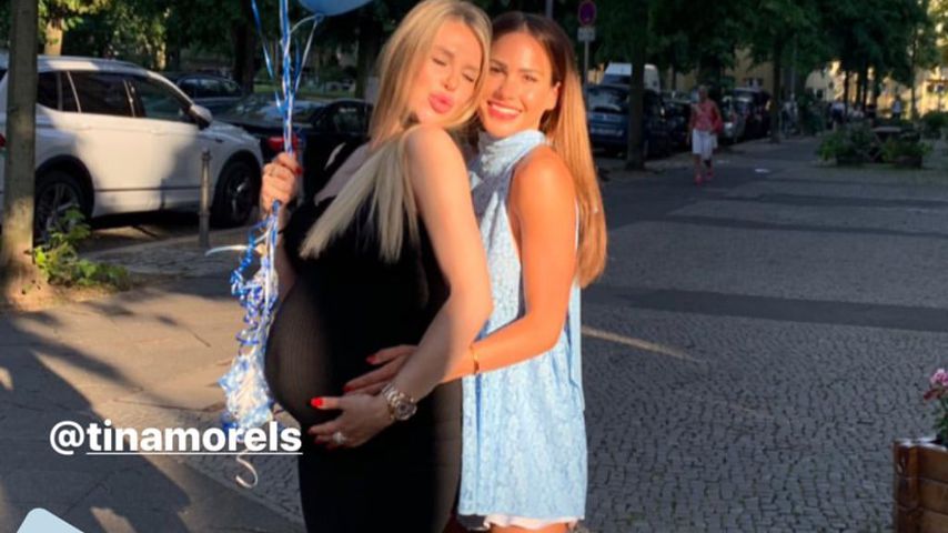 Angelina Heger und ihre beste Freundin