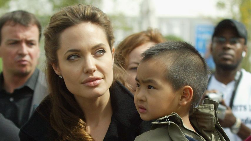 Angelina Jolie mit Sohn Maddox in England 2005