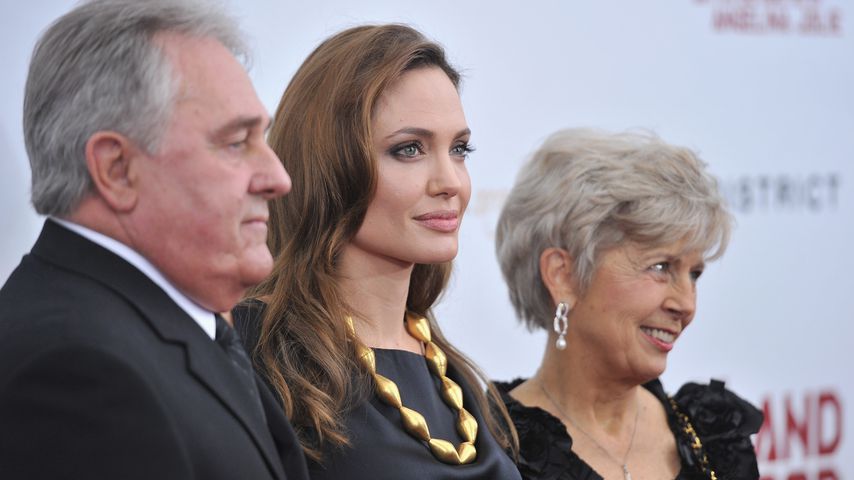 Angelina Jolie mit Brad Pitts Eltern