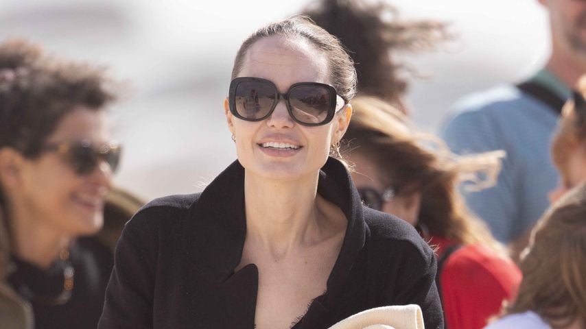 Single-Glow: Angelina Jolie strahlend auf Fuerteventura