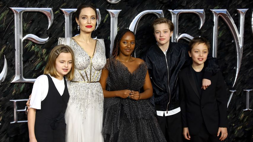 Angelina Jolie mit ihren Kindern Vivienne, Zahara, Shiloh und Knox