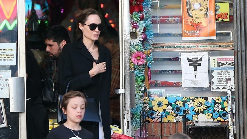 Angelina Jolie mit ihren Kindern Knox und Vivienne in Los Feliz