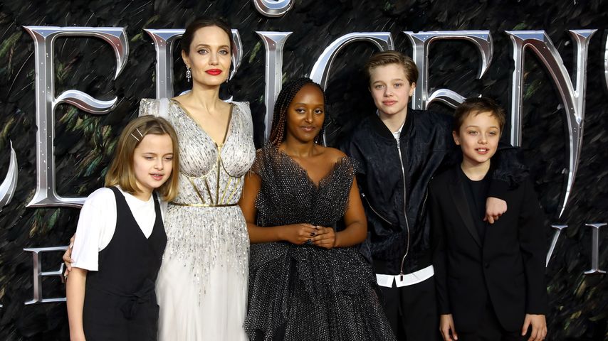 Angelina Jolie mit ihren Kindern Vivienne, Zahara, Shiloh und Knox