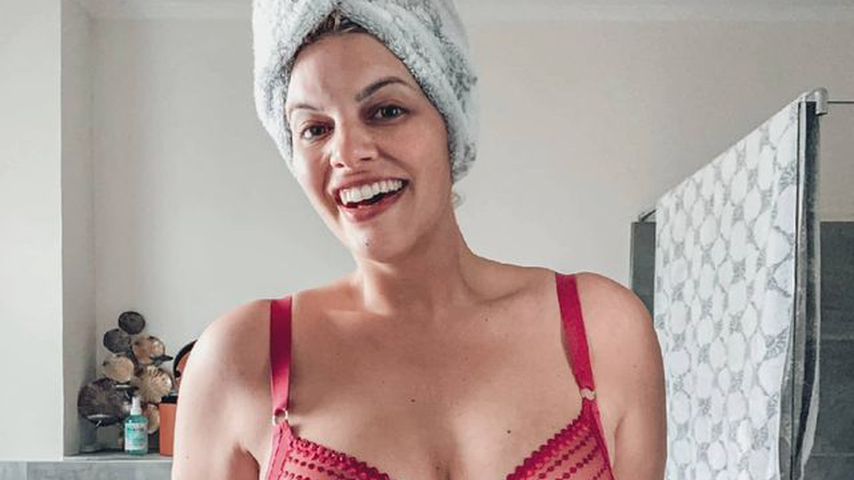 Ungeschminkt in Unterwäsche: Angelina Kirsch haut Fans um
