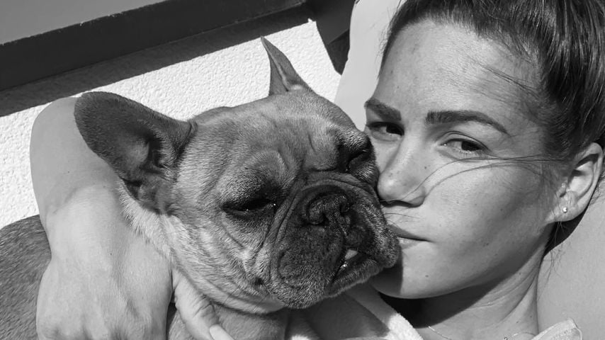 Angelina Pannek mit Hündin Lotti, Oktober 2026