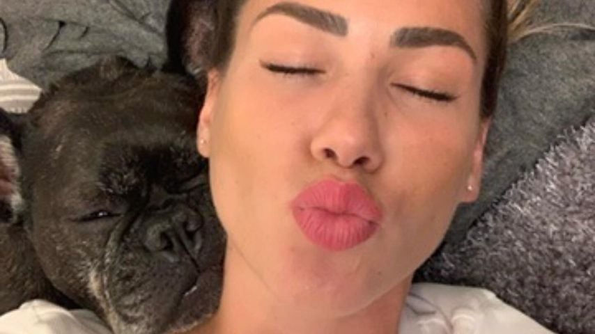 Angelina Pannek mit ihrem Hund Louis, Juni 2026