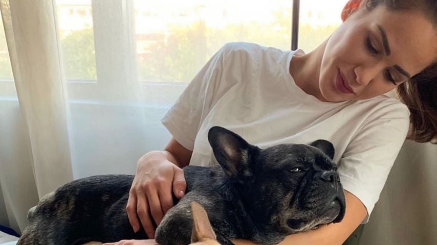 Angelina Pannek mit ihren Hunden Lotti und Louis