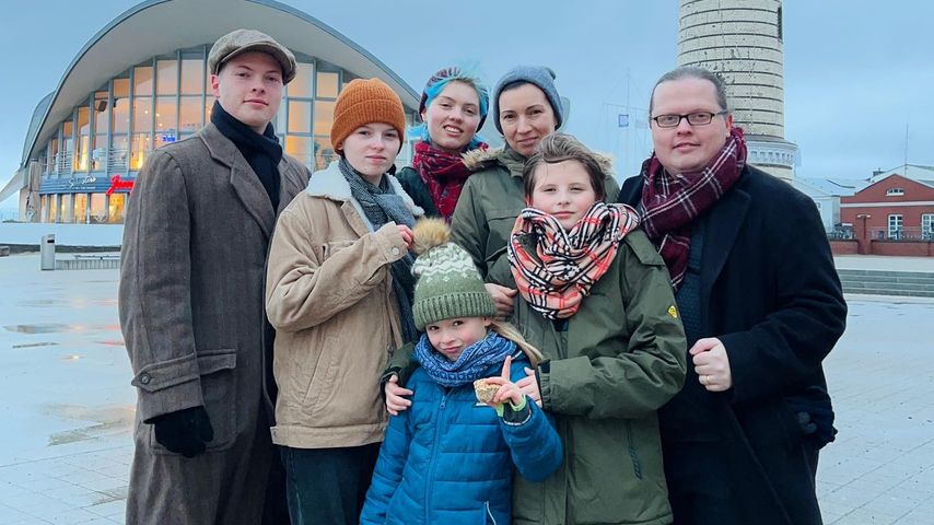 Angelo Kelly (r.) mit seiner Familie im Januar 2022