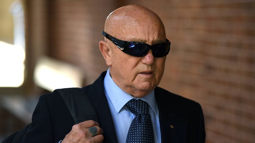 Angry Anderson trifft am NSW Supreme Court in Sydney ein