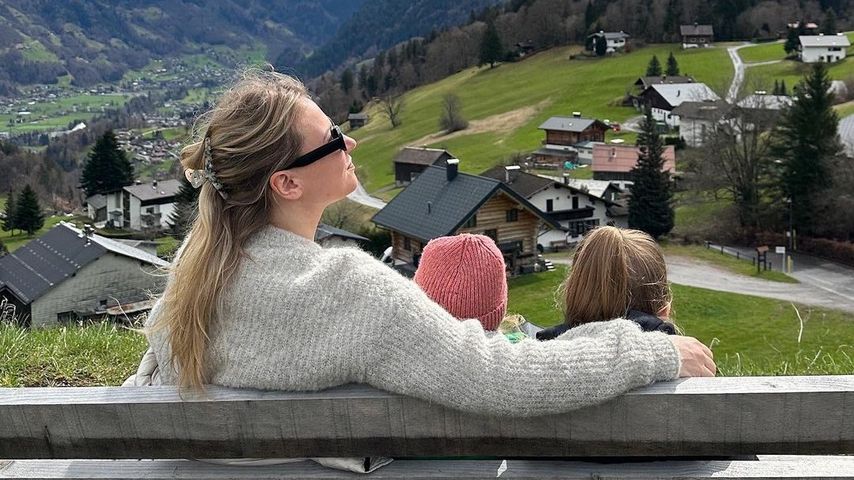Ania Niedieck mit ihren beiden Töchtern, 2023