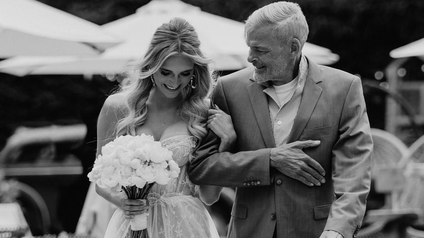Anika Teller und ihr Vater auf ihrer Hochzeit