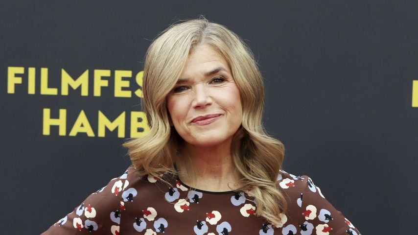 Netz gespalten: Anke Engelke spielt in Deutsche-Bahn-Serie