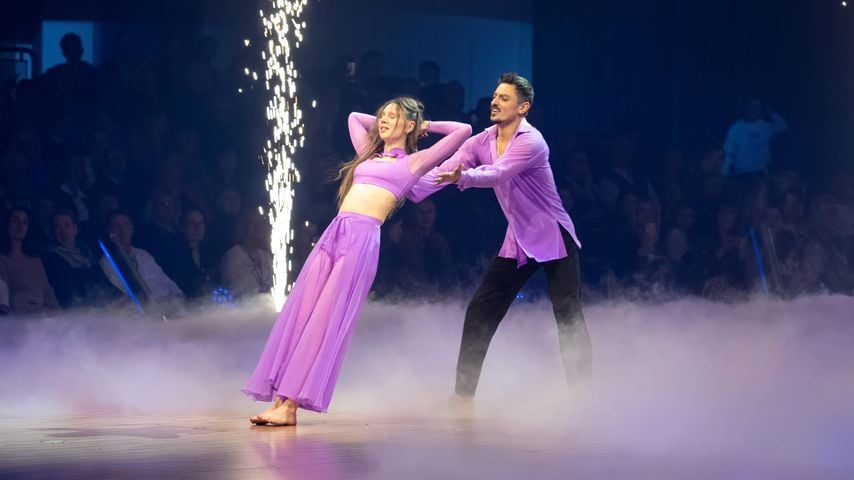 Ann-Kathrin Bendixen und Zsolt Sándor Cseke bei "Let’s Dance – Die Tour 2025" in der Festhalle Frankfurt