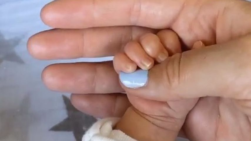 Romes und Ann-Kathrin Götzes Hand