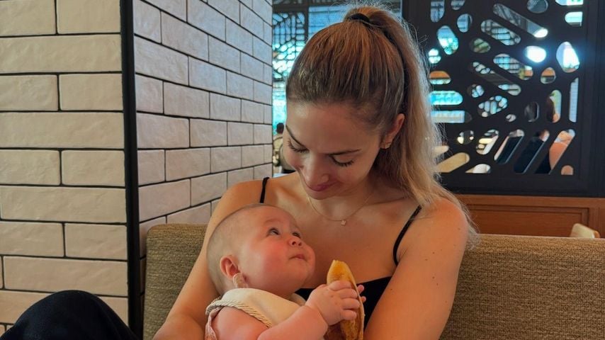 Wie süß! Ann-Kathrin Götze kuschelt mit Töchterchen Gioia
