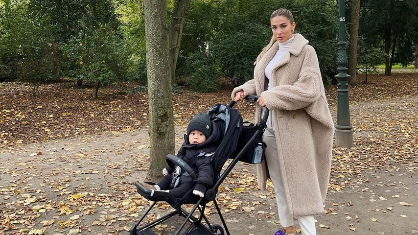 Ann-Kathrin Götze mit ihrem Sohn Rome im Oktober 2021