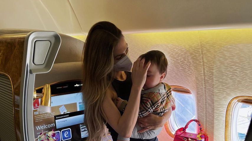 Ann-Kathrin Götze mit Söhnchen Rome, Mai 2021