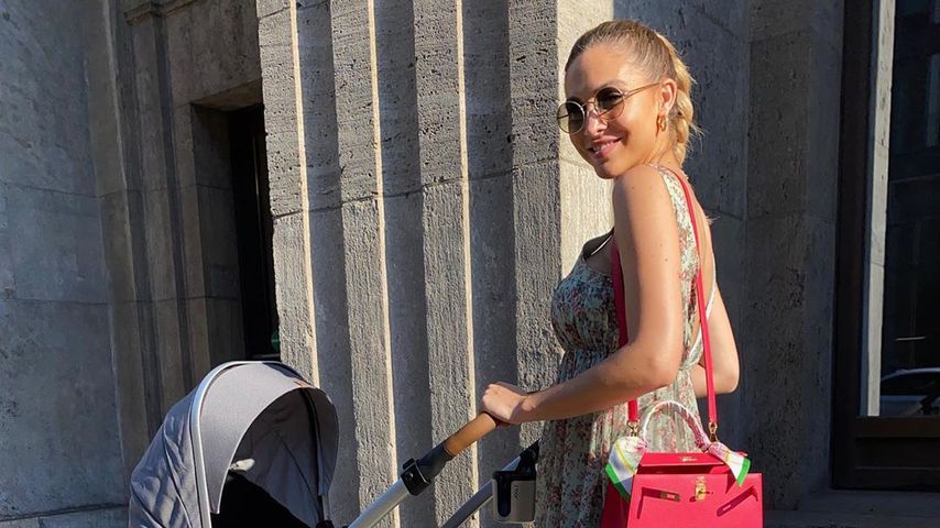 So stylish geht Ann-Kathrin Götze mit Baby Rome spazieren