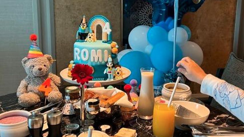 Geburtstagstisch für Ann-Kathrin Götzes Sohn Rome im Jahr 2024