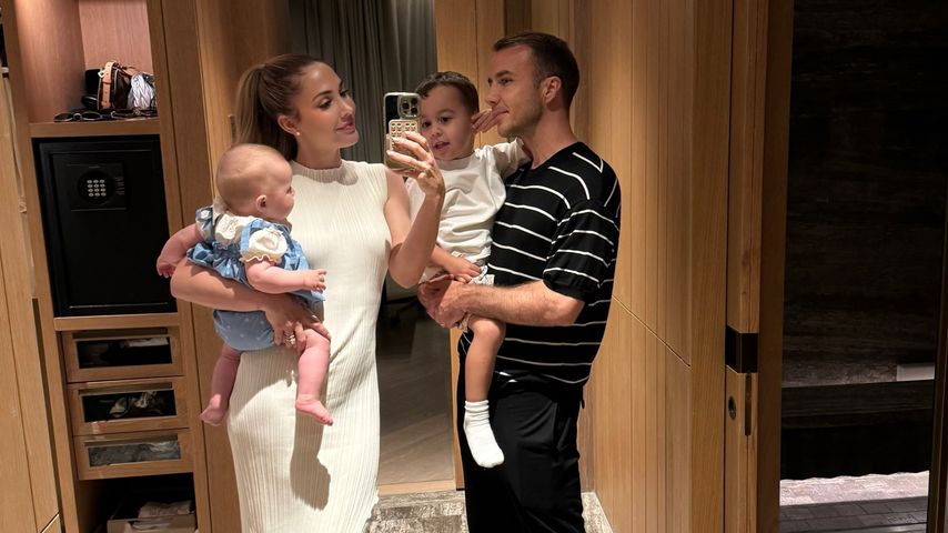 Ann-Kathrin und Mario Götze mit ihren Kindern Gioia und Rome