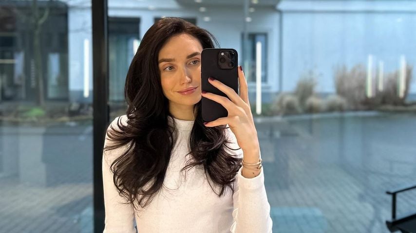 Schwangere Anna Adamyan zeigt ihr kleines Babybäuchlein!
