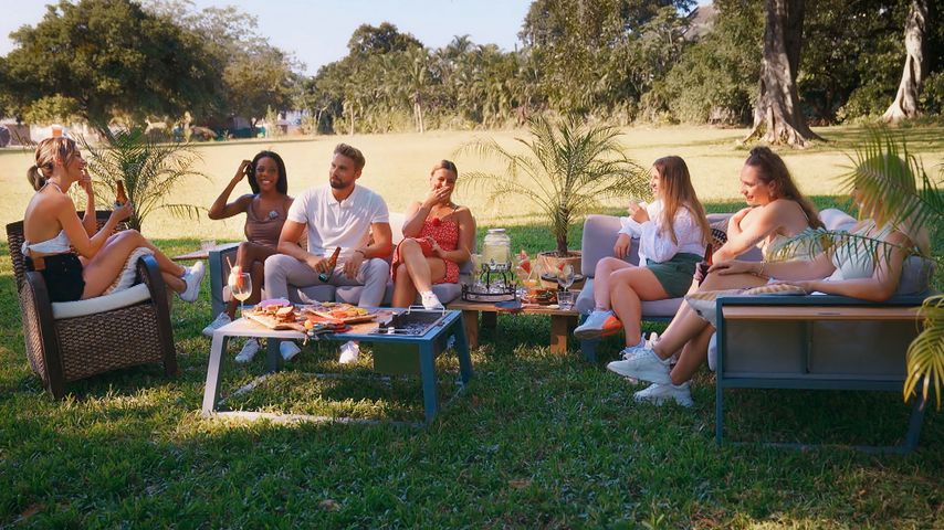 Anna, Bobette, Dominik, Chiara, Christina Aurora, Susanna und Nele bei einem Bachelor-Date