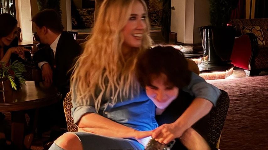 So verliebt: Anna Camp kuschelt im Netz mit Partnerin Jade