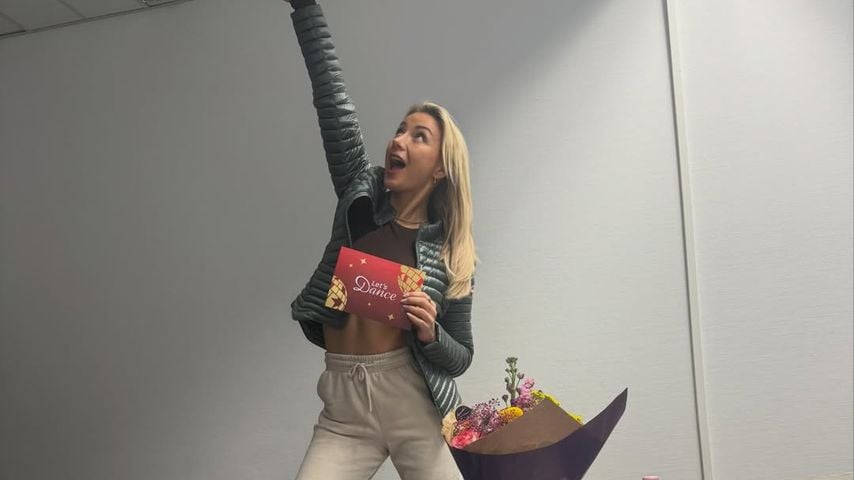 Anna-Carina Woitschack posiert backstage bei "Let's Dance" im Februar 2026