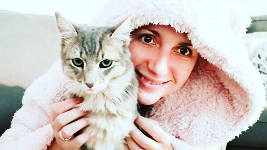 Anna Heiser mit ihrer Katze Tinki