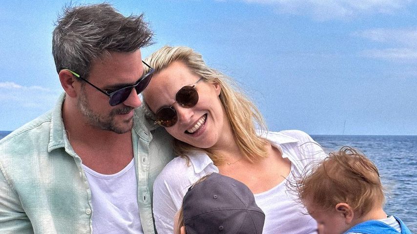 Anna Hofbauer und Marc Barthel mit ihren beiden Kindern in Griechenland