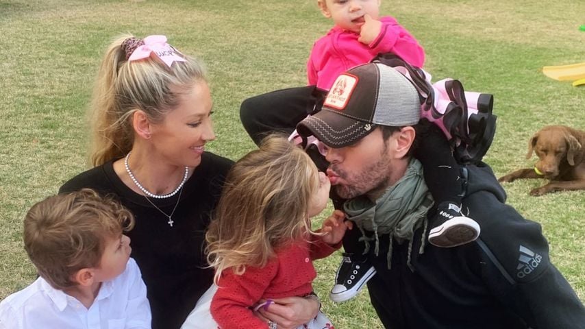 Anna Kournikova und Enrique Iglesias mit ihren Kindern