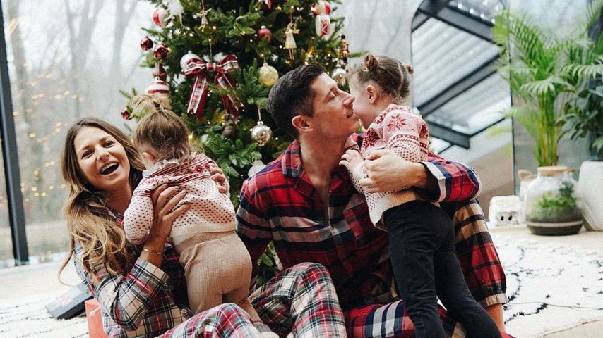 Anna Lewandowska und Robert Lewandowski mit ihren Kindern