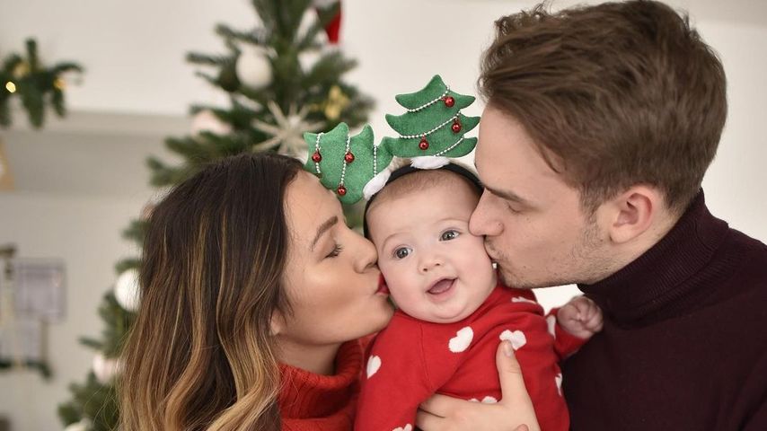 Anna Maria Damm mit ihrer Tochter Eliana und ihrem Freund Julian Gutjahr an Weihnachten 2018