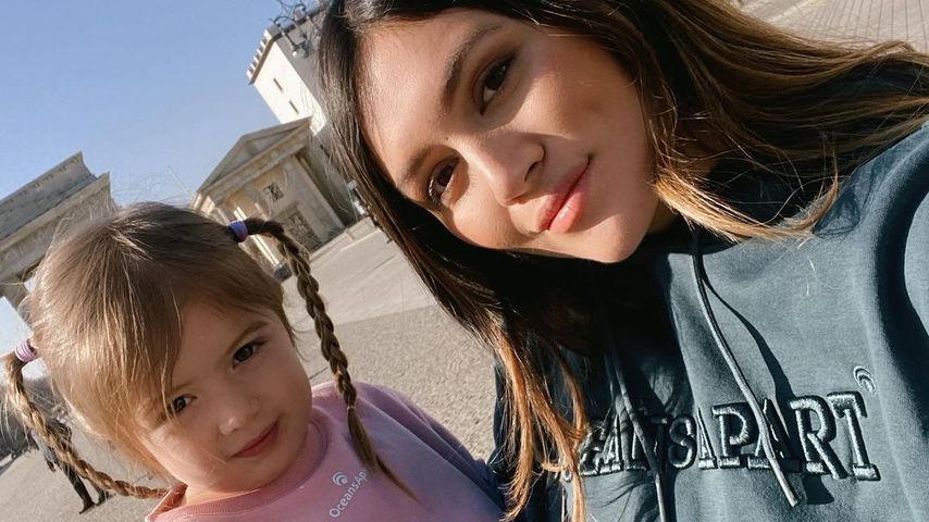 Anna Maria Damm mit ihrer Tochter Eliana in Berlin