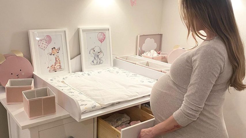 Anna-Maria Ferchichi im Kinderzimmer ihrer Drillinge