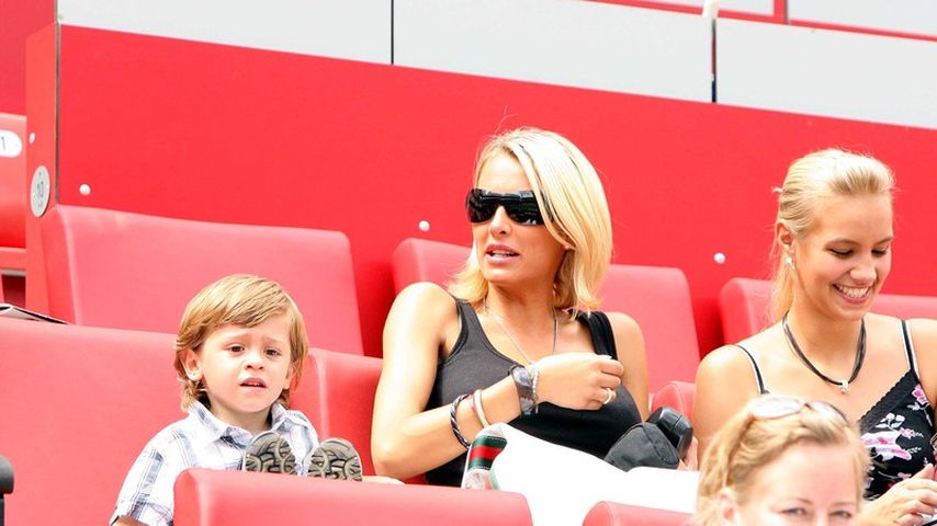 Anna-Maria Ferchichi mit ihrem Sohn Monty im Stadion