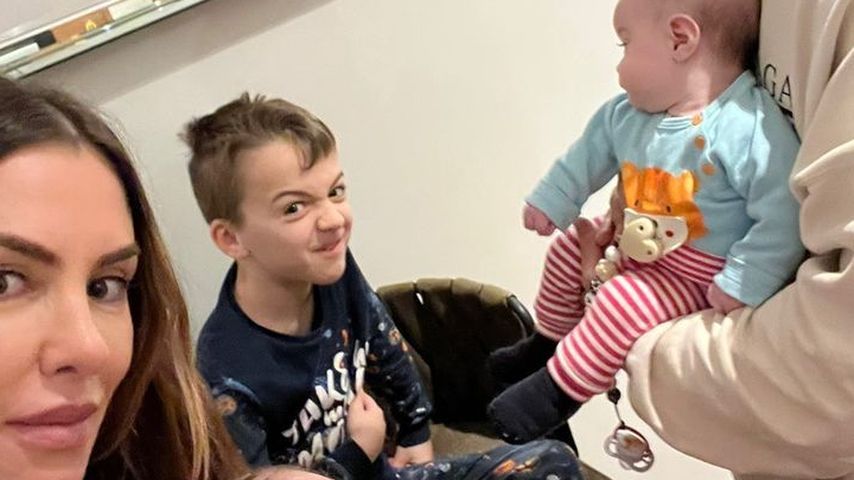 Anna-Maria Ferchichi und Bushido mit ihren Kindern im März 2022