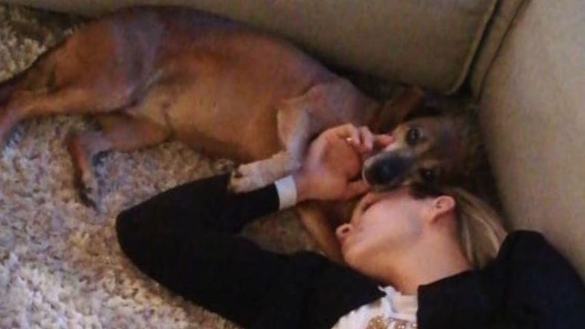 Anna-Maria Zimmermann mit Hündin Bella, Juli 2019