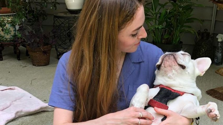 Anna Marie Tendler mit ihrem Hund Petunia