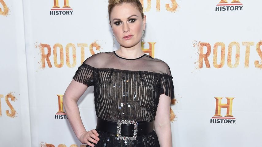 Blau & Lila: Anna Paquin hat Meerjungfrauenhaare