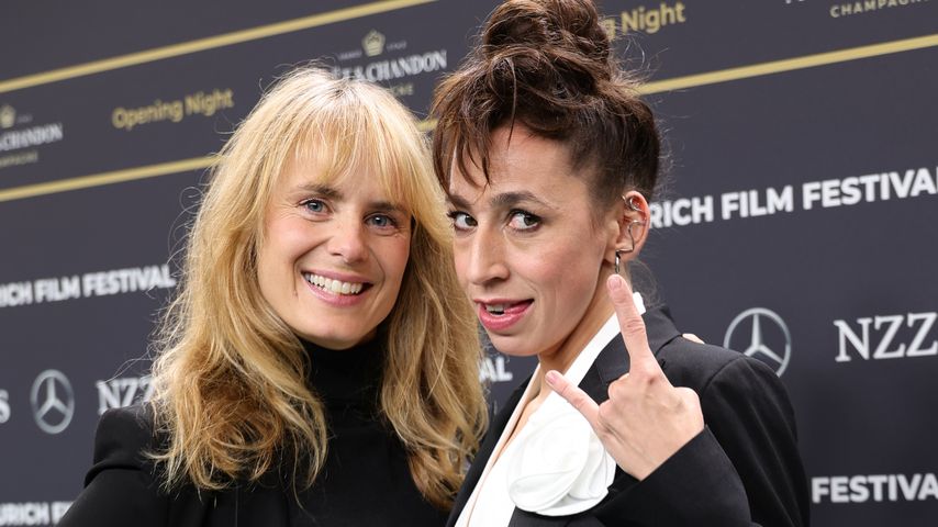 Die Schauspielerinnen Anna Pieri Zuerche und Carol Schuler beim Zurich Film Festival 2024.