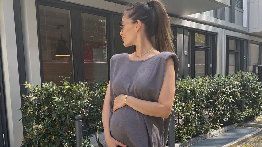"Paket der Liebe": Anna Schürrle zeigt ihre pralle Babykugel