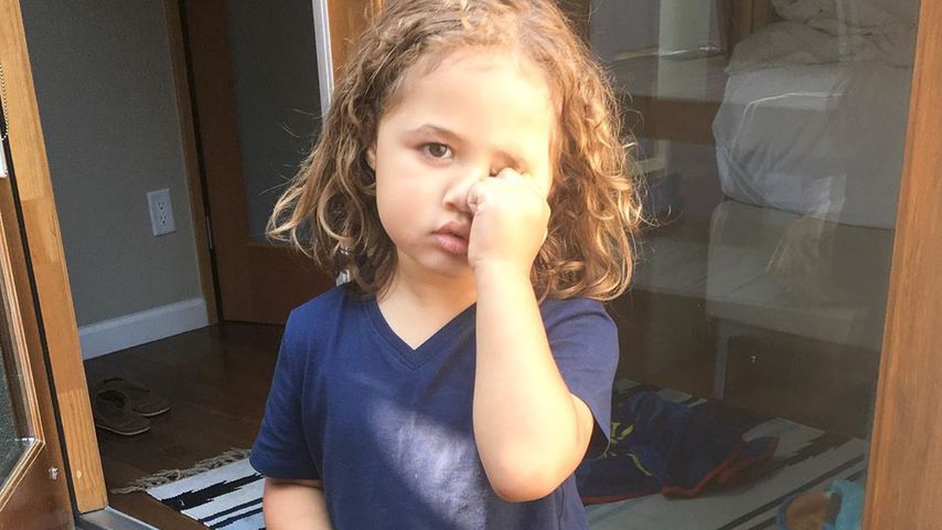 Anna Todds Sohn Asher