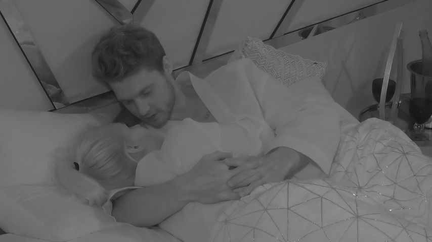 Anna und Marc in der Privat-Suite von "Love Island"