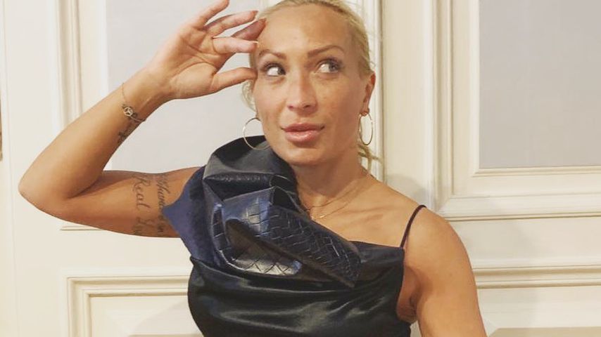 Sie zieht blank: Anna zeigt bei "M.O.M" direkt ihre Brüste